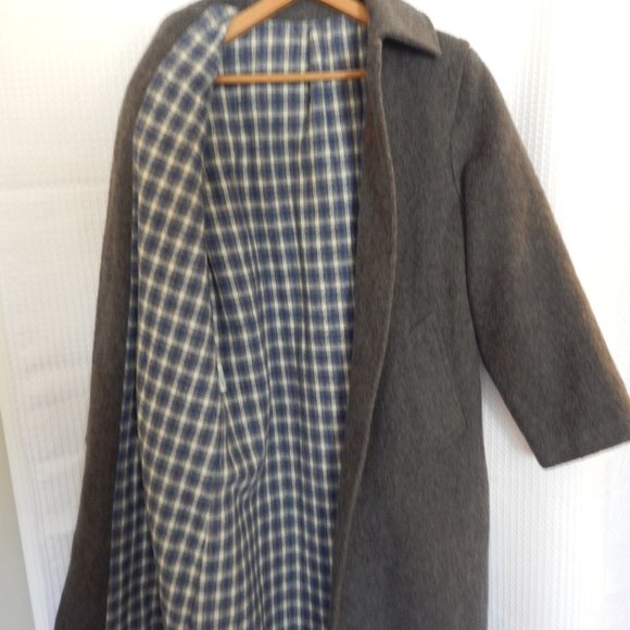 Vintage grey wool coat with blue plaid flannel lining, size small. - Picture 2 of 3